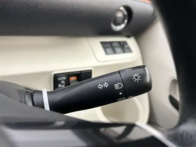 トヨタ シエンタ 千葉県 2016(平28)年 8.1万km ホワイトパールクリスタルシャイン セーフティセンスC/・プリクラッシュセーフティシステム/・レーンディパーチャーアラート/・オートマチックハイビーム/純正7インチメモリーナビ/・Bluetooth/・ワンセグTV/・バックカメラ/片側パワースライドドア/スマートキー/プッシュスタート