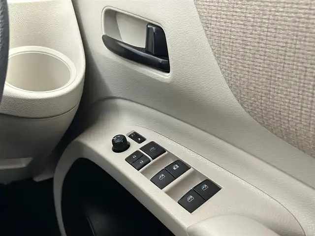 トヨタ シエンタ 千葉県 2016(平28)年 8.1万km ホワイトパールクリスタルシャイン セーフティセンスC/・プリクラッシュセーフティシステム/・レーンディパーチャーアラート/・オートマチックハイビーム/純正7インチメモリーナビ/・Bluetooth/・ワンセグTV/・バックカメラ/片側パワースライドドア/スマートキー/プッシュスタート