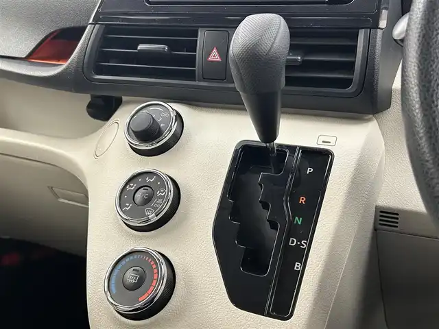 トヨタ シエンタ 千葉県 2016(平28)年 8.1万km ホワイトパールクリスタルシャイン セーフティセンスC/・プリクラッシュセーフティシステム/・レーンディパーチャーアラート/・オートマチックハイビーム/純正7インチメモリーナビ/・Bluetooth/・ワンセグTV/・バックカメラ/片側パワースライドドア/スマートキー/プッシュスタート