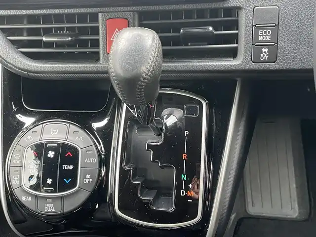 トヨタ ヴォクシー ZS 煌Ⅱ 島根県 2021(令3)年 2.7万km ブラック 社外９型メモリナビ　/フルセグTV　/ＤＶＤ再生　/Ｂｌｕｅｔｏｏｔｈ接続　/ＥＴＣ　/前後ドライブレコーダー　/両側パワースライドドア　/クルーズコントロール　/衝突軽減ブレーキ　/アイドリングストップ/レーンキープアシスト/前後コーナーセンサー　/オートハイビーム／ライト/純正LEDヘッドライト　/純正１６インチアルミホイール/純正フロアマット