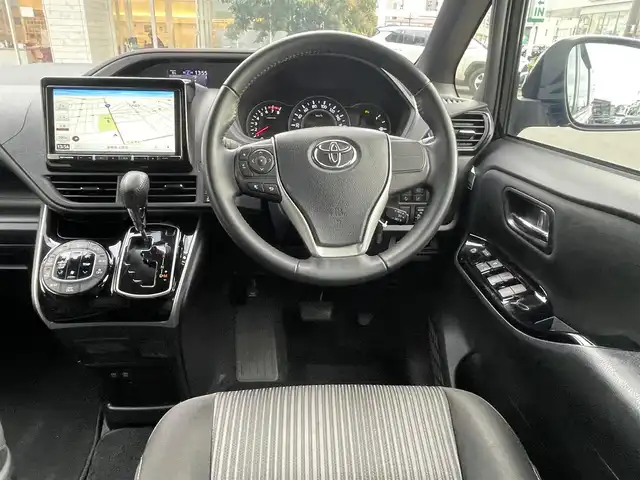 トヨタ ヴォクシー ZS 煌Ⅱ 島根県 2021(令3)年 2.7万km ブラック 社外９型メモリナビ　/フルセグTV　/ＤＶＤ再生　/Ｂｌｕｅｔｏｏｔｈ接続　/ＥＴＣ　/前後ドライブレコーダー　/両側パワースライドドア　/クルーズコントロール　/衝突軽減ブレーキ　/アイドリングストップ/レーンキープアシスト/前後コーナーセンサー　/オートハイビーム／ライト/純正LEDヘッドライト　/純正１６インチアルミホイール/純正フロアマット