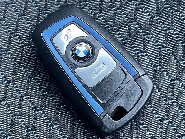 ＢＭＷ ３２０ｉ Mスポーツ 岐阜県 2014(平26)年 6.1万km アルピンホワイトⅢ ターボ/純正ナビ/【Bluetooth．CD.DVD.AM/FM．USB.AUX】/パワーシート/シートメモリ/クルーズコントロール/レーンキープアシスト/コーナーセンサー/ドライブレコーダー/バックカメラ/HIDオートライト/フォグライト/ウィンカーミラー/横滑り防止装置/純正アルミホイール/保証書/取扱説明書/スペアキー