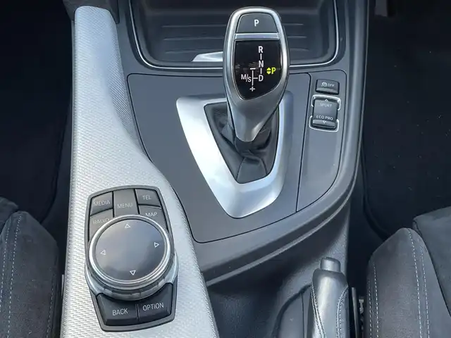 ＢＭＷ ３２０ｉ Mスポーツ 岐阜県 2014(平26)年 6.1万km アルピンホワイトⅢ ターボ/純正ナビ/【Bluetooth．CD.DVD.AM/FM．USB.AUX】/パワーシート/シートメモリ/クルーズコントロール/レーンキープアシスト/コーナーセンサー/ドライブレコーダー/バックカメラ/HIDオートライト/フォグライト/ウィンカーミラー/横滑り防止装置/純正アルミホイール/保証書/取扱説明書/スペアキー