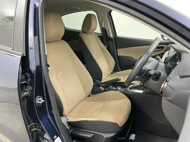 マツダ デミオ 岡山県 2016(平28)年 2.3万km ディープクリスタルブルーマイカ 純正ナビ　/シートヒーター　/ＬＥＤヘッドライト　/ＥＴＣ　/クルーズコントロール　/ブラインドスポットモニター　/フルセグ　/Ｂｌｕｅｔｏｏｔｈ　/スマートキー　/アイドリングストップ　/オートライト　/フォグライト/禁煙車/ヘッドアップディスプレイ/パドルシフト