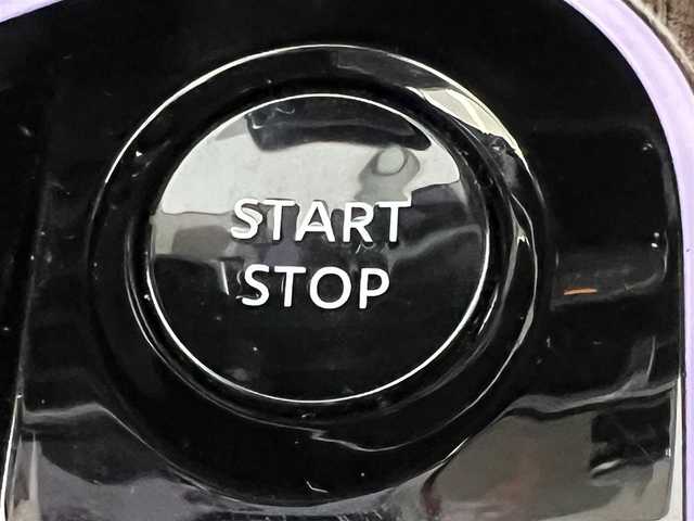 日産 オーラ G レザーエディション 佐賀県 2023(令5)年 0.7万km ダークメタルグレー ワンオーナー/プロパイロット/エマージェンシーブレーキ/アラウンドビューモニター/全方位運転支援システム/ハンドル支援/レーンアシスト/アダプティブクルーズコントロール/純正9インチメモリーナビゲーション/フルセグTV Bluetooth USB HDMI/革巻きステアリング/ステアリングリモコン/革シート/インテリキー/BOSSプレミアムサウンド/デジタルインナーミラー/置くだけ充電/純正ドライブレコーダー/ビルトインETC2.0/フロアマット/LEDオートヘッドライト/LEDフォグランプ/オートマチックハイビーム/純正17インチアルミホイール