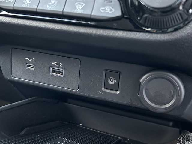 日産 オーラ G レザーエディション 佐賀県 2023(令5)年 0.7万km ダークメタルグレー ワンオーナー/プロパイロット/エマージェンシーブレーキ/アラウンドビューモニター/全方位運転支援システム/ハンドル支援/レーンアシスト/アダプティブクルーズコントロール/純正9インチメモリーナビゲーション/フルセグTV Bluetooth USB HDMI/革巻きステアリング/ステアリングリモコン/革シート/インテリキー/BOSSプレミアムサウンド/デジタルインナーミラー/置くだけ充電/純正ドライブレコーダー/ビルトインETC2.0/フロアマット/LEDオートヘッドライト/LEDフォグランプ/オートマチックハイビーム/純正17インチアルミホイール