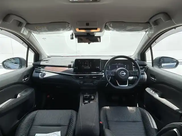 日産 オーラ G レザーエディション 佐賀県 2023(令5)年 0.7万km ダークメタルグレー プロパイロット/エマージェンシーブレーキ/全方位運転支援システム/・ハンドル支援/・レーンアシスト/インテリジェントクルーズコントロール/側方/後側方支援/ソナー/純正9インチメモリーナビゲーション/・アラウンドビューモニター/・フルセグTV/Bluetooth/USB/HDMI/革巻きステアリング/ステアリングリモコン/黒革シート/BOSEプレミアムサウンド/デジタルインナーミラー/置くだけ充電/純正ドライブレコーダー/ビルトインETC2.0/フロアマット/LEDオートヘッドライト/LEDフォグランプ/オートマチックハイビーム/純正17インチアルミホイール