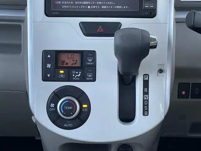ダイハツ タント X ホワイトアクセント SA Ⅱ 千葉県 2016(平28)年 6.3万km ホワイト/シルキーブルーパール 2トーン 純正メモリナビ/(フルセグTV/BT/CD/DVD/FM/AM)/バックカメラ/衝突被害軽減システム/ハーフレザーシート/片側パワースライドドア/横滑り防止装置/アイドリングストップ/オートライト/ウィンカーミラー/プッシュスタート/スマートキー/フロアマット/取扱説明書