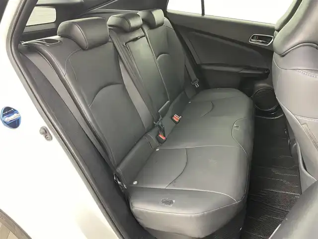 トヨタ プリウス A ツーリングセレクション 岡山県 2019(平31)年 5.4万km ホワイトパールクリスタルシャイン 純正１１.6インチナビ/（フルセグTV/Bluetooth/USB）/衝突軽減ブレーキ/レーダークルーズコントロール/黒合皮シート/ビルトインETC2.0/テレビキャンセラー/シートヒーター/ＬＥＤヘッドライト　/オートハイビーム/バックカメラ/ドライブレコーダー/ブラインドスポットモニター/アイドリングストップ/プッシュスタート/スマートキー×2/取扱説明書/新車保証書
