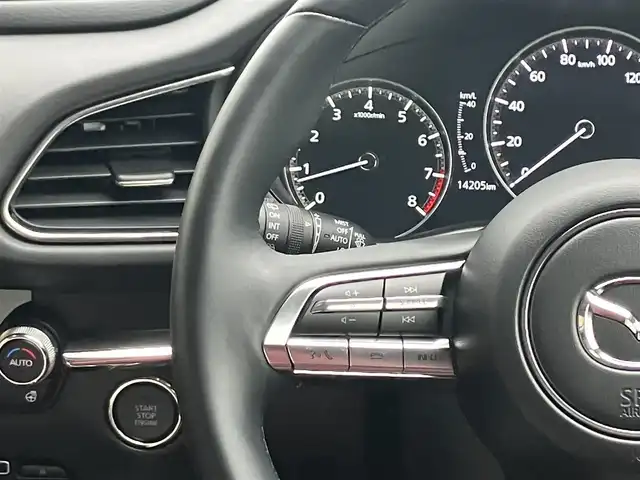 マツダ ＣＸ－３０ 20S 100周年特別記念車 埼玉県 2020(令2)年 1.5万km スノーフレイクホワイトパールマイカ 登録時14206km/6速マニュアル/i-ACTIVSENSE/　・スマートブレーキサポート（SBS）/　・レーンキープアシストシステム（LAS）/　・マツダレーダークルーズコントロール（MRCC）/　・クルージング&トラフィックサポート（CTS）/　・ブラインドスポットモニタリング（BSM）/　・交通標識認識システム（TSR）/　・前後誤発進抑制制御/赤革シート/　・パワーシート（メモリー機能付き）/　・前席シートヒーター/純正メーカーコネクトナビ/　・BOSEサウンド/　・フルセグTV/　・CD/DVD再生/　・Bluetooth接続/　・HDMI/USB端子/360°セーフティパッケージ/　・360°ビューモニター/　・ドライバーモニタリング/　・フロントパーキングセンサー/純正ドライブレコーダー（前後タイプ）/電子パーキングブレーキ/パワーバックドア/LEDヘッドライト/オートハイビーム/アドバンスドキー×2/プッシュスタートボタン/革巻きステアリング/ステアリングヒーター/純正18インチAW/クリアランスソナー/保証書/取扱説明書/ナビ取扱説明書/マツダ整備記録簿（R3.R4.R5.R6）