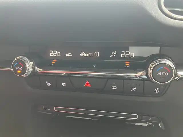 マツダ ＣＸ－３０ 20S 100周年特別記念車 埼玉県 2020(令2)年 1.5万km スノーフレイクホワイトパールマイカ 登録時14206km/6速マニュアル/i-ACTIVSENSE/　・スマートブレーキサポート（SBS）/　・レーンキープアシストシステム（LAS）/　・マツダレーダークルーズコントロール（MRCC）/　・クルージング&トラフィックサポート（CTS）/　・ブラインドスポットモニタリング（BSM）/　・交通標識認識システム（TSR）/　・前後誤発進抑制制御/赤革シート/　・パワーシート（メモリー機能付き）/　・前席シートヒーター/純正メーカーコネクトナビ/　・BOSEサウンド/　・フルセグTV/　・CD/DVD再生/　・Bluetooth接続/　・HDMI/USB端子/360°セーフティパッケージ/　・360°ビューモニター/　・ドライバーモニタリング/　・フロントパーキングセンサー/純正ドライブレコーダー（前後タイプ）/電子パーキングブレーキ/パワーバックドア/LEDヘッドライト/オートハイビーム/アドバンスドキー×2/プッシュスタートボタン/革巻きステアリング/ステアリングヒーター/純正18インチAW/クリアランスソナー/保証書/取扱説明書/ナビ取扱説明書/マツダ整備記録簿（R3.R4.R5.R6）