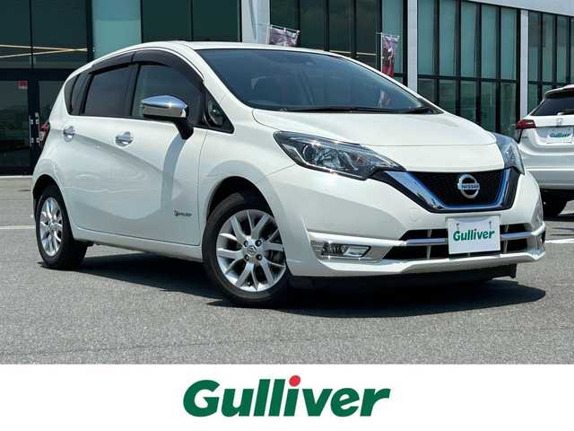 日産 ノート e－パワー メダリスト 奈良県 2017(平29)年 6.2万km ブリリアントホワイトパール 純正ナビ(フルセグTV/CD/DVD/AM・FM/BT/AUX)/バックカメラ/ETC/前方ドラレコ/インテリジェントエマージェンシーブレーキ/車線逸脱警報/標識認識機能/踏み間違い防止アシスト/ふらつき警報/LEDヘッドライト/ハーフレザーシート/純正15インチアルミホイール/純正フロアマット