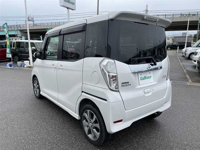 日産 デイズ ルークス ハイウェイスターターボ 石川県 2014(平26)年 6.9万km ホワイトパール 純正メモリーナビ/純正CD/DVD/フルセグTV/アラウンドビューモニター/LEDヘッドライト/ETC/インテリキー/プッシュスタート/電動ミラー/両側パワースライド/ドライブレコーダー/純正アルミホイール/オートライト/オートエアコン