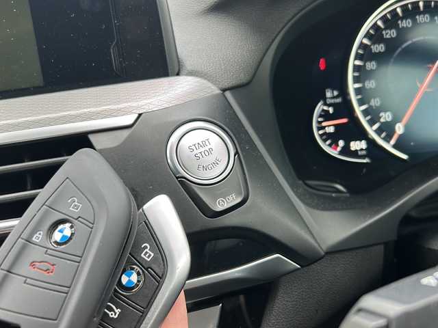 ＢＭＷ Ｘ３ 20d xDrive Mスポーツ 福島県 2018(平30)年 12.4万km パール ハーフレザーシート/純正ナビ/全方位カメラ/クルーズコントロール/純正19inアルミホイール/オートライト/ＬＥＤライト/オートハイビーム/ウィンカーミラー/電動格納ミラー/スマートキー/プッシュスタート/Ｗ＋カーテンエアバッグ/横滑り防止装置/ＡＢＳ/フロアマット/取扱説明書/ブレーキオートホールド/ステアリングスイッチ/デジタルメーター/シートメモリー/シートヒーターD.N席/パワーシートD.N席/電動リアゲート/ワイヤレス充電/ハーマンカードン/パーキングセンサー/アイドリングストップ/MTモード付AT