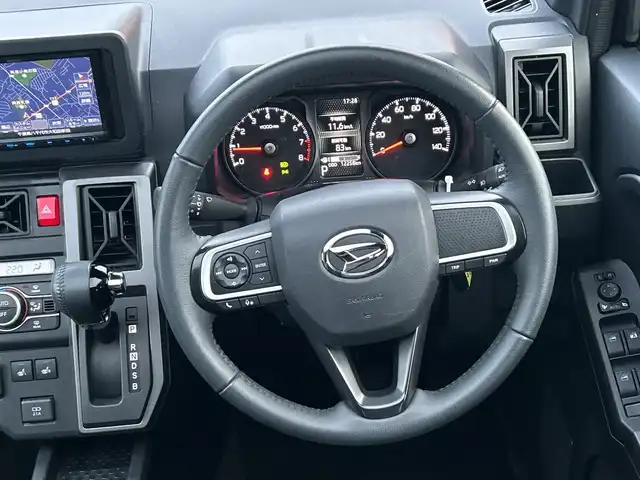 ダイハツ タフト G クロムベンチャー 千葉県 2024(令6)年 1.3万km ブラックマイカメタリック 社外ナビ（KENWOOD  MDV-D310）/(TV/BT/CD/DVD)/バックカメラ/衝突被害軽減システム/ガラスルーフ/横滑り防止装置/ETC/ドライブレコーダー/LEDヘッドライト/フォグランプ/オートライト/ウィンカーミラー/電動格納ミラー/純正15インチAW/シートヒーター/プッシュスタート/スマートキー/フロアマット/ドアバイザー