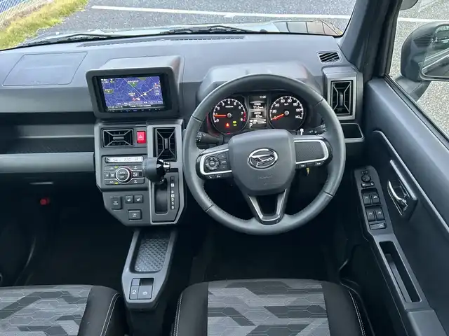 ダイハツ タフト G クロムベンチャー 千葉県 2024(令6)年 1.3万km ブラックマイカメタリック 社外ナビ（KENWOOD  MDV-D310）/(TV/BT/CD/DVD)/バックカメラ/衝突被害軽減システム/ガラスルーフ/横滑り防止装置/ETC/ドライブレコーダー/LEDヘッドライト/フォグランプ/オートライト/ウィンカーミラー/電動格納ミラー/純正15インチAW/シートヒーター/プッシュスタート/スマートキー/フロアマット/ドアバイザー