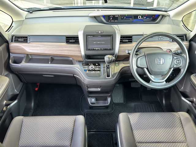 ホンダ フリード B ホンダセンシング 静岡県 2020(令2)年 5.4万km ルナシルバーM ナビ機能/CD/DVD/ラジオ/Bluetooth/ipod/SD/USB/主要装備/・レーダークルーズコントロール　/・ドライブレコーダー　/・スマートキー　/・レーンキープ　/・ＥＴＣ　/・アイドリングストップ　/・両側パワースライドドア　/・スペアキー　/・オートライト　/・衝突軽減システム　/・プッシュスタート/・純正アルミキャップ/・ホンダセンシング/・保証書/・取扱説明書