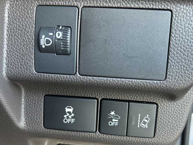ホンダ フリード B ホンダセンシング 静岡県 2020(令2)年 5.4万km ルナシルバーM ナビ機能/CD/DVD/ラジオ/Bluetooth/ipod/SD/USB/主要装備/・レーダークルーズコントロール　/・ドライブレコーダー　/・スマートキー　/・レーンキープ　/・ＥＴＣ　/・アイドリングストップ　/・両側パワースライドドア　/・スペアキー　/・オートライト　/・衝突軽減システム　/・プッシュスタート/・純正アルミキャップ/・ホンダセンシング/・保証書/・取扱説明書