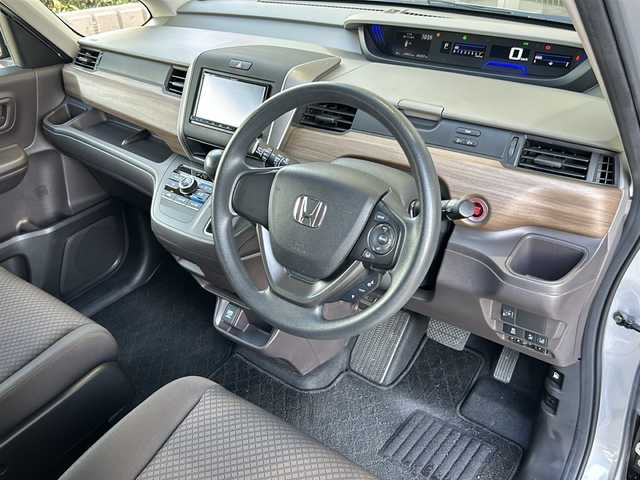 ホンダ フリード B ホンダセンシング 静岡県 2020(令2)年 5.4万km ルナシルバーM ナビ機能/CD/DVD/ラジオ/Bluetooth/ipod/SD/USB/主要装備/・レーダークルーズコントロール　/・ドライブレコーダー　/・スマートキー　/・レーンキープ　/・ＥＴＣ　/・アイドリングストップ　/・両側パワースライドドア　/・スペアキー　/・オートライト　/・衝突軽減システム　/・プッシュスタート/・純正アルミキャップ/・ホンダセンシング/・保証書/・取扱説明書