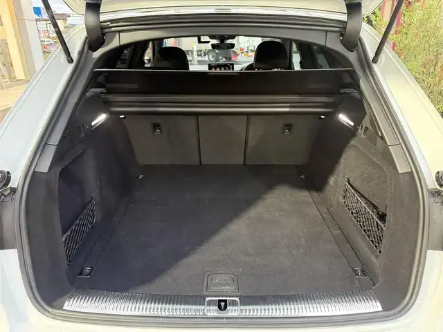 アウディ アウディ Ａ４ アバント 40TDIクワトロ Sライン 香川県 2022(令4)年 4.2万km 白 ワンオーナー/S line plusパッケージ/コンフォートパッケージ/メーカーナビ/フルセグ/全方位カメラ/Ｓライン18インチアルミ/ハーフレザーシート/全席シートヒーター/レーダークルーズコントロール/レーンキープアシスト/LEDヘッドライト/コーナーセンサー/ルーフレール/スマートキー