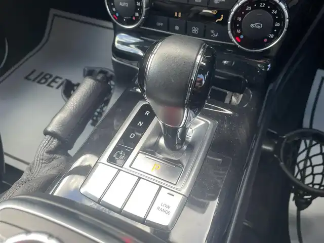 メルセデス・ベンツ ゲレンデヴァーゲン Ｇ３５０ｄ AMGライン 滋賀県 2018(平30)年 3.5万km ポーラホワイト G63仕様/・G63アルミ/・G63グリル/ラグジュアリーpkg/・サンルーフ/・黒本革シート/harman/kardonサラウンド/全席シートヒーター/ディストロニック＋/ブラインドスポット/メモリー付パワーシート（D/N）/オートライト/パドルシフト/パークトロニック（F/R）/左サイド・バックカメラ/ETC/ＣＯＤＥ ＰＨＡＮＴＯＭ サラウンド/保証書・取説（有）