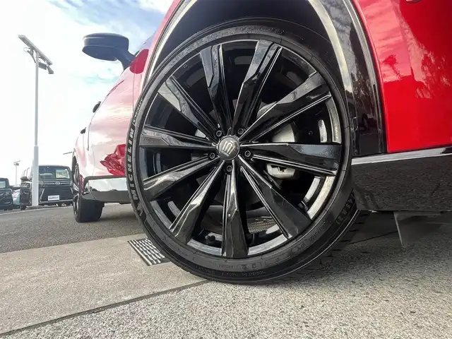 トヨタ クラウン スポーツ Z 愛媛県 2023(令5)年 1万km 赤 メーカーオプション純正ナビ/BT/AM・FM/フルセグTV/ビルトインETC2.0/デジタルインナーミラー/追従型クルーズコントロール/レーンキープアシスト/ブラインドスポットモニター/衝突軽減システム/置くだけ充電/ヘッドライトウォッシャー/電動リアゲート/D+N席パワーシート・シートヒーター・シートクーラー/シートメモリー/本革巻きステアリング/純正アルミホイール/純正フロアマット/フルタイム4WD