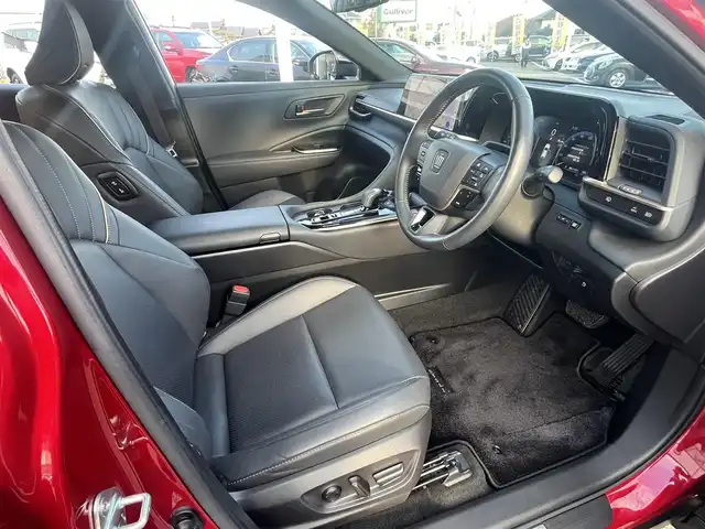 トヨタ クラウン スポーツ Z 愛媛県 2023(令5)年 1万km 赤 メーカーオプション純正ナビ/BT/AM・FM/フルセグTV/ビルトインETC2.0/デジタルインナーミラー/追従型クルーズコントロール/レーンキープアシスト/ブラインドスポットモニター/衝突軽減システム/置くだけ充電/ヘッドライトウォッシャー/電動リアゲート/D+N席パワーシート・シートヒーター・シートクーラー/シートメモリー/本革巻きステアリング/純正アルミホイール/純正フロアマット/フルタイム4WD