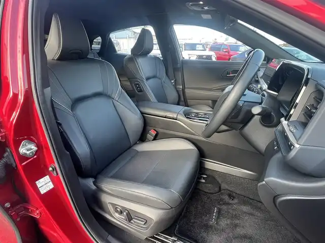 トヨタ クラウン スポーツ Z 愛媛県 2023(令5)年 1万km 赤 メーカーオプション純正ナビ/BT/AM・FM/フルセグTV/ビルトインETC2.0/デジタルインナーミラー/追従型クルーズコントロール/レーンキープアシスト/ブラインドスポットモニター/衝突軽減システム/置くだけ充電/ヘッドライトウォッシャー/電動リアゲート/D+N席パワーシート・シートヒーター・シートクーラー/シートメモリー/本革巻きステアリング/純正アルミホイール/純正フロアマット/フルタイム4WD