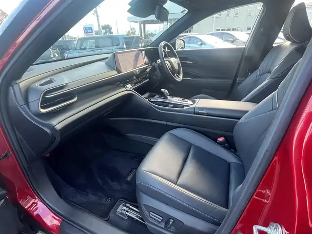 トヨタ クラウン スポーツ Z 愛媛県 2023(令5)年 1万km 赤 メーカーオプション純正ナビ/BT/AM・FM/フルセグTV/ビルトインETC2.0/デジタルインナーミラー/追従型クルーズコントロール/レーンキープアシスト/ブラインドスポットモニター/衝突軽減システム/置くだけ充電/ヘッドライトウォッシャー/電動リアゲート/D+N席パワーシート・シートヒーター・シートクーラー/シートメモリー/本革巻きステアリング/純正アルミホイール/純正フロアマット/フルタイム4WD