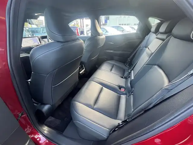 トヨタ クラウン スポーツ Z 愛媛県 2023(令5)年 1万km 赤 メーカーオプション純正ナビ/BT/AM・FM/フルセグTV/ビルトインETC2.0/デジタルインナーミラー/追従型クルーズコントロール/レーンキープアシスト/ブラインドスポットモニター/衝突軽減システム/置くだけ充電/ヘッドライトウォッシャー/電動リアゲート/D+N席パワーシート・シートヒーター・シートクーラー/シートメモリー/本革巻きステアリング/純正アルミホイール/純正フロアマット/フルタイム4WD