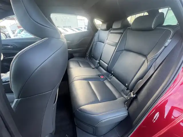 トヨタ クラウン スポーツ Z 愛媛県 2023(令5)年 1万km 赤 メーカーオプション純正ナビ/BT/AM・FM/フルセグTV/ビルトインETC2.0/デジタルインナーミラー/追従型クルーズコントロール/レーンキープアシスト/ブラインドスポットモニター/衝突軽減システム/置くだけ充電/ヘッドライトウォッシャー/電動リアゲート/D+N席パワーシート・シートヒーター・シートクーラー/シートメモリー/本革巻きステアリング/純正アルミホイール/純正フロアマット/フルタイム4WD