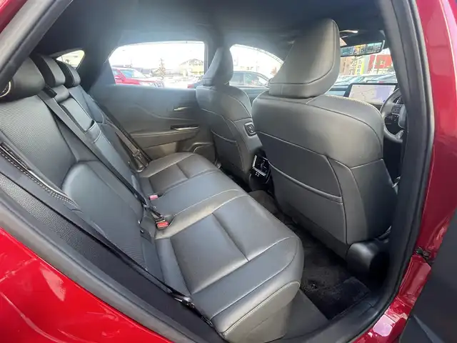 トヨタ クラウン スポーツ Z 愛媛県 2023(令5)年 1万km 赤 メーカーオプション純正ナビ/BT/AM・FM/フルセグTV/ビルトインETC2.0/デジタルインナーミラー/追従型クルーズコントロール/レーンキープアシスト/ブラインドスポットモニター/衝突軽減システム/置くだけ充電/ヘッドライトウォッシャー/電動リアゲート/D+N席パワーシート・シートヒーター・シートクーラー/シートメモリー/本革巻きステアリング/純正アルミホイール/純正フロアマット/フルタイム4WD