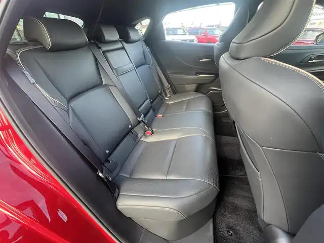 トヨタ クラウン スポーツ Z 愛媛県 2023(令5)年 1万km 赤 メーカーオプション純正ナビ/BT/AM・FM/フルセグTV/ビルトインETC2.0/デジタルインナーミラー/追従型クルーズコントロール/レーンキープアシスト/ブラインドスポットモニター/衝突軽減システム/置くだけ充電/ヘッドライトウォッシャー/電動リアゲート/D+N席パワーシート・シートヒーター・シートクーラー/シートメモリー/本革巻きステアリング/純正アルミホイール/純正フロアマット/フルタイム4WD