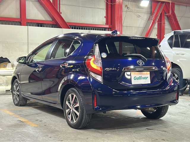 トヨタ アクア S スタイルブラック 静岡県 2018(平30)年 8.8万km ダークブルーマイカ 純正SDナビ/・CD/・DVD/・フルセグＴＶ/・Bluetooth/・AM/・FM/主要装備/・衝突軽減/・レーンキープ/・クルコン/・コーナーセンサー前後/・バックカメラ/・ビルトインＥＴＣ/・ステリモ/・LEDヘッドライト/・オートライト/・オートハイビーム/・フォグランプ/・純正フロアマット/・純正アルミホイール/・スマートキー/・プッシュスタート