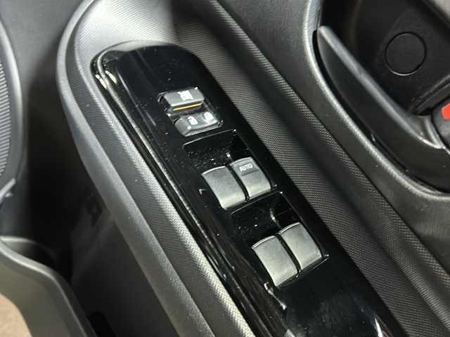 トヨタ アクア S スタイルブラック 静岡県 2018(平30)年 8.8万km ダークブルーマイカ 純正SDナビ/・CD/・DVD/・フルセグＴＶ/・Bluetooth/・AM/・FM/主要装備/・衝突軽減/・レーンキープ/・クルコン/・コーナーセンサー前後/・バックカメラ/・ビルトインＥＴＣ/・ステリモ/・LEDヘッドライト/・オートライト/・オートハイビーム/・フォグランプ/・純正フロアマット/・純正アルミホイール/・スマートキー/・プッシュスタート