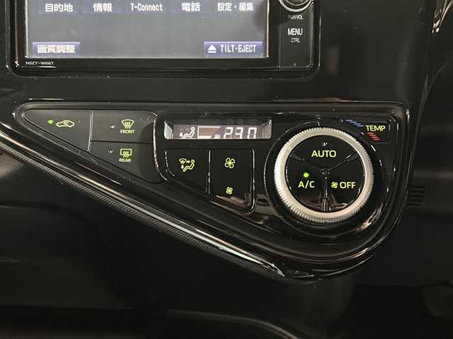 トヨタ アクア S スタイルブラック 静岡県 2018(平30)年 8.8万km ダークブルーマイカ 純正SDナビ/・CD/・DVD/・フルセグＴＶ/・Bluetooth/・AM/・FM/主要装備/・衝突軽減/・レーンキープ/・クルコン/・コーナーセンサー前後/・バックカメラ/・ビルトインＥＴＣ/・ステリモ/・LEDヘッドライト/・オートライト/・オートハイビーム/・フォグランプ/・純正フロアマット/・純正アルミホイール/・スマートキー/・プッシュスタート