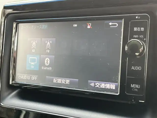 トヨタ エスクァイア ハイブリッド Xi 栃木県 2014(平26)年 12.9万km ホワイトパールクリスタルシャイン (株)IDOMが運営する【じしゃロン宇都宮店】の自社ローン対象車両になります。こちらは現金ご利用時の価格です。自社ローンご希望の方は別途その旨お申付け下さい。/純正ナビ/バックカメラ/フルセグ/Ｂｌｕｅｔｏｏｔｈ/ビルトインＥＴＣ/片側パワースライドドア/シートヒーター/スマートキー/ＬＥＤヘッドライト/オートライト/アイドリングストップ