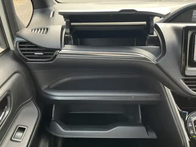 トヨタ エスクァイア ハイブリッド Xi 栃木県 2014(平26)年 12.9万km ホワイトパールクリスタルシャイン (株)IDOMが運営する【じしゃロン宇都宮店】の自社ローン対象車両になります。こちらは現金ご利用時の価格です。自社ローンご希望の方は別途その旨お申付け下さい。/純正ナビ/バックカメラ/フルセグ/Ｂｌｕｅｔｏｏｔｈ/ビルトインＥＴＣ/片側パワースライドドア/シートヒーター/スマートキー/ＬＥＤヘッドライト/オートライト/アイドリングストップ