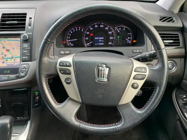 トヨタ クラウン アスリート プレミアムエディション 福井県 2012(平24)年 11.9万km ホワイトパールクリスタルシャイン (株)IDOMが運営する【じしゃロン福井店】の自社ローン対象車両になります。こちらは現金ご利用時の価格です。自社ローンご希望の方は別途その旨お申付け下さい。/純正ナビ（CD・DVD・BT接続可）/フルセグテレビ/バックカメラ/ビルトインETC/パワーシート（D席・N席）/シートヒーター（D席・N席）/エアシート（D席・N席）/クルーズコントロール/TEIN車高調