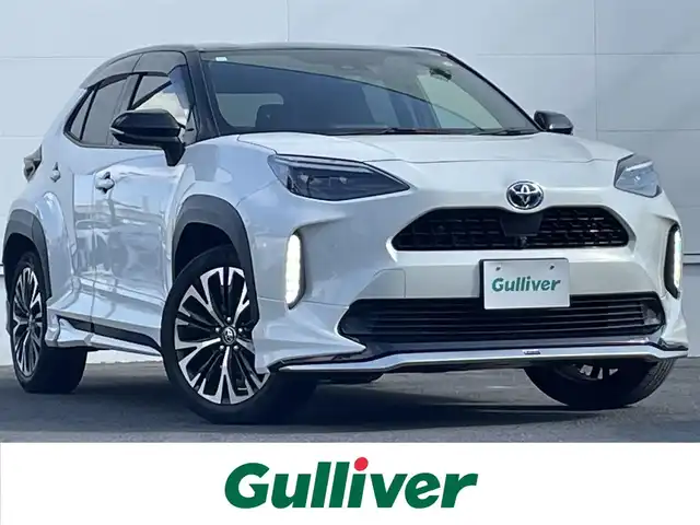 トヨタ ヤリスクロス ハイブリッド Z 佐賀県 2021(令3)年 5.7万km ブラックマイカ/ホワイトパールクリスタルシャイン 2トーン フルモデリスタエアロ/パワーバックドア/純正ディスプレイオーディオ/・ナビキット/・Bluetooth/パノラミックビューモニター/ETC2.0/ブラインドスポットモニター（BSM）/Toyota Safety Sense/・プリクラッシュセーフティ/・レーダークルーズコントロール（全車速追従機能付）/・レーントレーシングアシスト（LTA）/・ロードサインアシスト（RSA）/・オートマチックハイビーム（AHB)/・ロードサインアシスト（RSA)/・パーキングサポートブレーキ（PKSB）/・リヤクロストラフィックアラート（RCTA）/クリアランスソナー/純正18インチアルミホイール/オートホールド/革巻ステアリング/ステアリングスイッチ/ハーフレザー(合皮)/パワーシート/前席シートヒーター/純正フロアマット/純正ラゲージソフトマット/LEDヘッドランプ/オートライト/ヘッドライトレベライザー/プッシュスタート