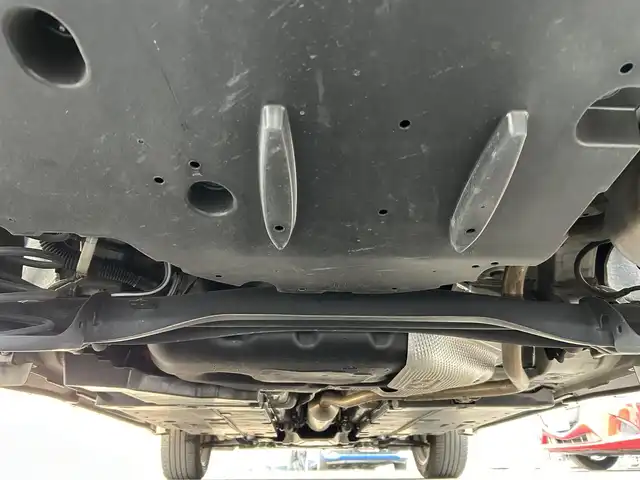 トヨタ ヤリスクロス ハイブリッド Z 佐賀県 2021(令3)年 5.7万km ブラックマイカ/ホワイトパールクリスタルシャイン 2トーン フルモデリスタエアロ/パワーバックドア/純正ディスプレイオーディオ/・ナビキット/・Bluetooth/パノラミックビューモニター/ETC2.0/ブラインドスポットモニター（BSM）/Toyota Safety Sense/・プリクラッシュセーフティ/・レーダークルーズコントロール（全車速追従機能付）/・レーントレーシングアシスト（LTA）/・ロードサインアシスト（RSA）/・オートマチックハイビーム（AHB)/・ロードサインアシスト（RSA)/・パーキングサポートブレーキ（PKSB）/・リヤクロストラフィックアラート（RCTA）/クリアランスソナー/純正18インチアルミホイール/オートホールド/革巻ステアリング/ステアリングスイッチ/ハーフレザー(合皮)/パワーシート/前席シートヒーター/純正フロアマット/純正ラゲージソフトマット/LEDヘッドランプ/オートライト/ヘッドライトレベライザー/プッシュスタート