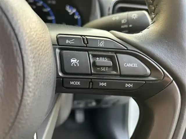 トヨタ ヤリスクロス ハイブリッド Z 佐賀県 2021(令3)年 5.7万km ブラックマイカ/ホワイトパールクリスタルシャイン 2トーン フルモデリスタエアロ/パワーバックドア/純正ディスプレイオーディオ/・ナビキット/・Bluetooth/パノラミックビューモニター/ETC2.0/ブラインドスポットモニター（BSM）/Toyota Safety Sense/・プリクラッシュセーフティ/・レーダークルーズコントロール（全車速追従機能付）/・レーントレーシングアシスト（LTA）/・ロードサインアシスト（RSA）/・オートマチックハイビーム（AHB)/・ロードサインアシスト（RSA)/・パーキングサポートブレーキ（PKSB）/・リヤクロストラフィックアラート（RCTA）/クリアランスソナー/純正18インチアルミホイール/オートホールド/革巻ステアリング/ステアリングスイッチ/ハーフレザー(合皮)/パワーシート/前席シートヒーター/純正フロアマット/純正ラゲージソフトマット/LEDヘッドランプ/オートライト/ヘッドライトレベライザー/プッシュスタート