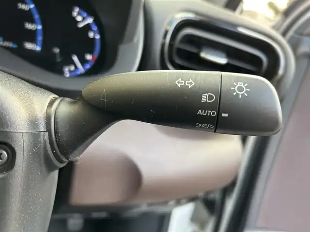 トヨタ ヤリスクロス ハイブリッド Z 佐賀県 2021(令3)年 5.7万km ブラックマイカ/ホワイトパールクリスタルシャイン 2トーン フルモデリスタエアロ/パワーバックドア/純正ディスプレイオーディオ/・ナビキット/・Bluetooth/パノラミックビューモニター/ETC2.0/ブラインドスポットモニター（BSM）/Toyota Safety Sense/・プリクラッシュセーフティ/・レーダークルーズコントロール（全車速追従機能付）/・レーントレーシングアシスト（LTA）/・ロードサインアシスト（RSA）/・オートマチックハイビーム（AHB)/・ロードサインアシスト（RSA)/・パーキングサポートブレーキ（PKSB）/・リヤクロストラフィックアラート（RCTA）/クリアランスソナー/純正18インチアルミホイール/オートホールド/革巻ステアリング/ステアリングスイッチ/ハーフレザー(合皮)/パワーシート/前席シートヒーター/純正フロアマット/純正ラゲージソフトマット/LEDヘッドランプ/オートライト/ヘッドライトレベライザー/プッシュスタート