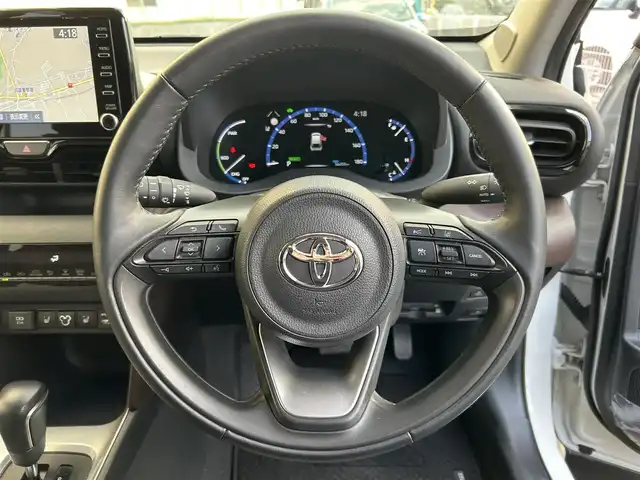 トヨタ ヤリスクロス ハイブリッド Z 佐賀県 2021(令3)年 5.7万km ブラックマイカ/ホワイトパールクリスタルシャイン 2トーン フルモデリスタエアロ/パワーバックドア/純正ディスプレイオーディオ/・ナビキット/・Bluetooth/パノラミックビューモニター/ETC2.0/ブラインドスポットモニター（BSM）/Toyota Safety Sense/・プリクラッシュセーフティ/・レーダークルーズコントロール（全車速追従機能付）/・レーントレーシングアシスト（LTA）/・ロードサインアシスト（RSA）/・オートマチックハイビーム（AHB)/・ロードサインアシスト（RSA)/・パーキングサポートブレーキ（PKSB）/・リヤクロストラフィックアラート（RCTA）/クリアランスソナー/純正18インチアルミホイール/オートホールド/革巻ステアリング/ステアリングスイッチ/ハーフレザー(合皮)/パワーシート/前席シートヒーター/純正フロアマット/純正ラゲージソフトマット/LEDヘッドランプ/オートライト/ヘッドライトレベライザー/プッシュスタート