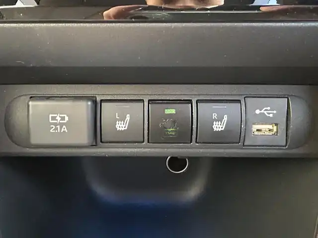 トヨタ ヤリスクロス ハイブリッド Z 佐賀県 2021(令3)年 5.7万km ブラックマイカ/ホワイトパールクリスタルシャイン 2トーン フルモデリスタエアロ/パワーバックドア/純正ディスプレイオーディオ/・ナビキット/・Bluetooth/パノラミックビューモニター/ETC2.0/ブラインドスポットモニター（BSM）/Toyota Safety Sense/・プリクラッシュセーフティ/・レーダークルーズコントロール（全車速追従機能付）/・レーントレーシングアシスト（LTA）/・ロードサインアシスト（RSA）/・オートマチックハイビーム（AHB)/・ロードサインアシスト（RSA)/・パーキングサポートブレーキ（PKSB）/・リヤクロストラフィックアラート（RCTA）/クリアランスソナー/純正18インチアルミホイール/オートホールド/革巻ステアリング/ステアリングスイッチ/ハーフレザー(合皮)/パワーシート/前席シートヒーター/純正フロアマット/純正ラゲージソフトマット/LEDヘッドランプ/オートライト/ヘッドライトレベライザー/プッシュスタート