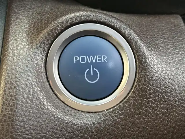 トヨタ ヤリスクロス ハイブリッド Z 佐賀県 2021(令3)年 5.7万km ブラックマイカ/ホワイトパールクリスタルシャイン 2トーン フルモデリスタエアロ/パワーバックドア/純正ディスプレイオーディオ/・ナビキット/・Bluetooth/パノラミックビューモニター/ETC2.0/ブラインドスポットモニター（BSM）/Toyota Safety Sense/・プリクラッシュセーフティ/・レーダークルーズコントロール（全車速追従機能付）/・レーントレーシングアシスト（LTA）/・ロードサインアシスト（RSA）/・オートマチックハイビーム（AHB)/・ロードサインアシスト（RSA)/・パーキングサポートブレーキ（PKSB）/・リヤクロストラフィックアラート（RCTA）/クリアランスソナー/純正18インチアルミホイール/オートホールド/革巻ステアリング/ステアリングスイッチ/ハーフレザー(合皮)/パワーシート/前席シートヒーター/純正フロアマット/純正ラゲージソフトマット/LEDヘッドランプ/オートライト/ヘッドライトレベライザー/プッシュスタート