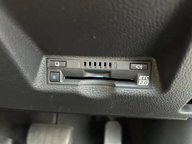 トヨタ ヤリスクロス ハイブリッド Z 佐賀県 2021(令3)年 5.7万km ブラックマイカ/ホワイトパールクリスタルシャイン 2トーン フルモデリスタエアロ/パワーバックドア/純正ディスプレイオーディオ/・ナビキット/・Bluetooth/パノラミックビューモニター/ETC2.0/ブラインドスポットモニター（BSM）/Toyota Safety Sense/・プリクラッシュセーフティ/・レーダークルーズコントロール（全車速追従機能付）/・レーントレーシングアシスト（LTA）/・ロードサインアシスト（RSA）/・オートマチックハイビーム（AHB)/・ロードサインアシスト（RSA)/・パーキングサポートブレーキ（PKSB）/・リヤクロストラフィックアラート（RCTA）/クリアランスソナー/純正18インチアルミホイール/オートホールド/革巻ステアリング/ステアリングスイッチ/ハーフレザー(合皮)/パワーシート/前席シートヒーター/純正フロアマット/純正ラゲージソフトマット/LEDヘッドランプ/オートライト/ヘッドライトレベライザー/プッシュスタート