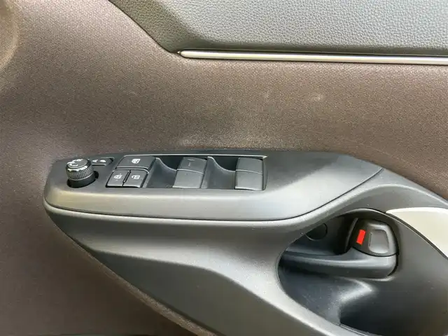 トヨタ ヤリスクロス ハイブリッド Z 佐賀県 2021(令3)年 5.7万km ブラックマイカ/ホワイトパールクリスタルシャイン 2トーン フルモデリスタエアロ/パワーバックドア/純正ディスプレイオーディオ/・ナビキット/・Bluetooth/パノラミックビューモニター/ETC2.0/ブラインドスポットモニター（BSM）/Toyota Safety Sense/・プリクラッシュセーフティ/・レーダークルーズコントロール（全車速追従機能付）/・レーントレーシングアシスト（LTA）/・ロードサインアシスト（RSA）/・オートマチックハイビーム（AHB)/・ロードサインアシスト（RSA)/・パーキングサポートブレーキ（PKSB）/・リヤクロストラフィックアラート（RCTA）/クリアランスソナー/純正18インチアルミホイール/オートホールド/革巻ステアリング/ステアリングスイッチ/ハーフレザー(合皮)/パワーシート/前席シートヒーター/純正フロアマット/純正ラゲージソフトマット/LEDヘッドランプ/オートライト/ヘッドライトレベライザー/プッシュスタート