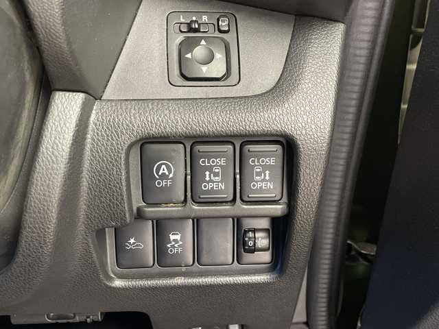 日産 デイズ ルークス X Vセレクション 群馬県 2019(平31)年 7.2万km ホワイトソリッド/プレミアムオリーブM 禁煙車　純正７インチナビ　全方位カメラ　両側パワースライドドア　衝突軽減システム　ＥＴＣ　アイドリングストップ　横滑り防止装置　盗難防止装置　ヘッドライトレベライザー　スマートキー　プッシュスタート