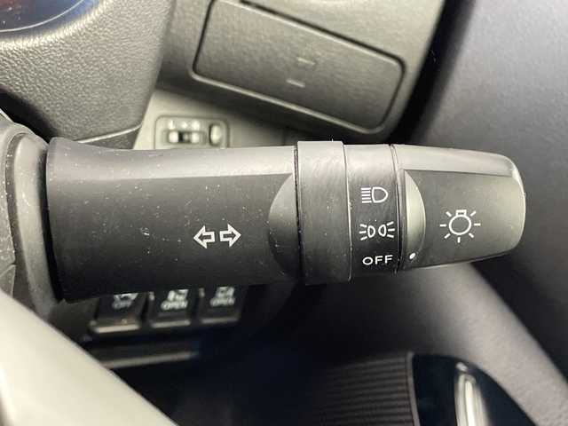 日産 デイズ ルークス X Vセレクション 群馬県 2019(平31)年 7.2万km ホワイトソリッド/プレミアムオリーブM 禁煙車　純正７インチナビ　全方位カメラ　両側パワースライドドア　衝突軽減システム　ＥＴＣ　アイドリングストップ　横滑り防止装置　盗難防止装置　ヘッドライトレベライザー　スマートキー　プッシュスタート